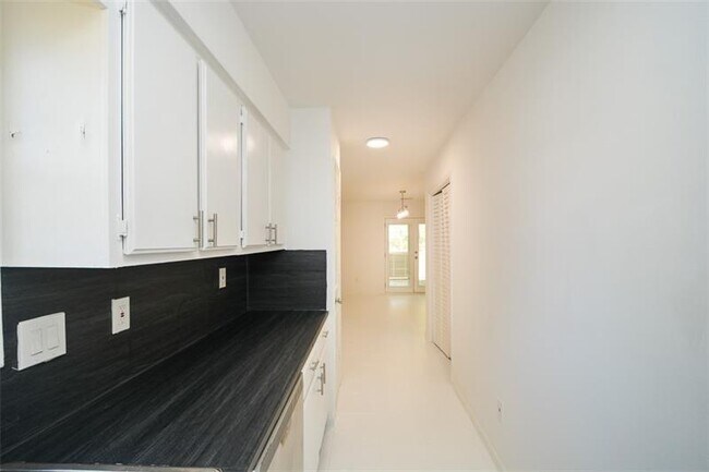 Building Photo - 160 Timber Creek Ln SW