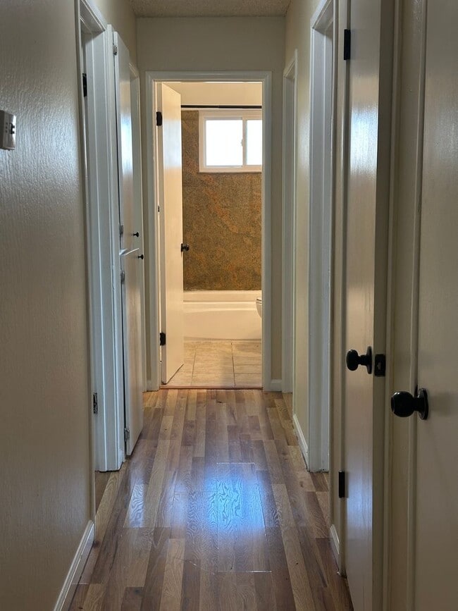 Building Photo - 4 Bdrm 2 Bath located in Elk Grove Unifed School District