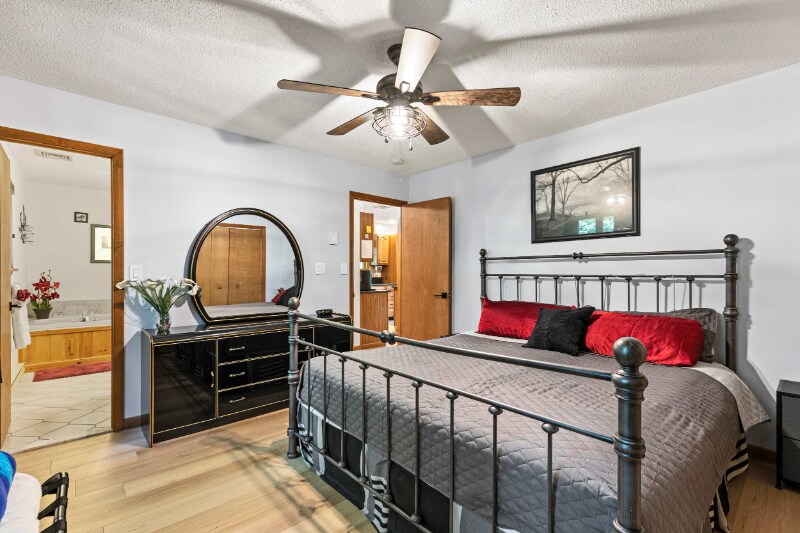 Building Photo - 2174 Lakeview Dr E