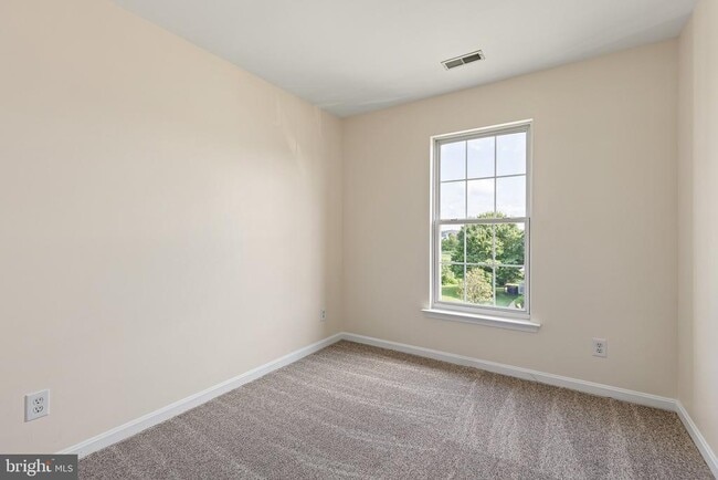 Building Photo - 22 Crenshaw Ct