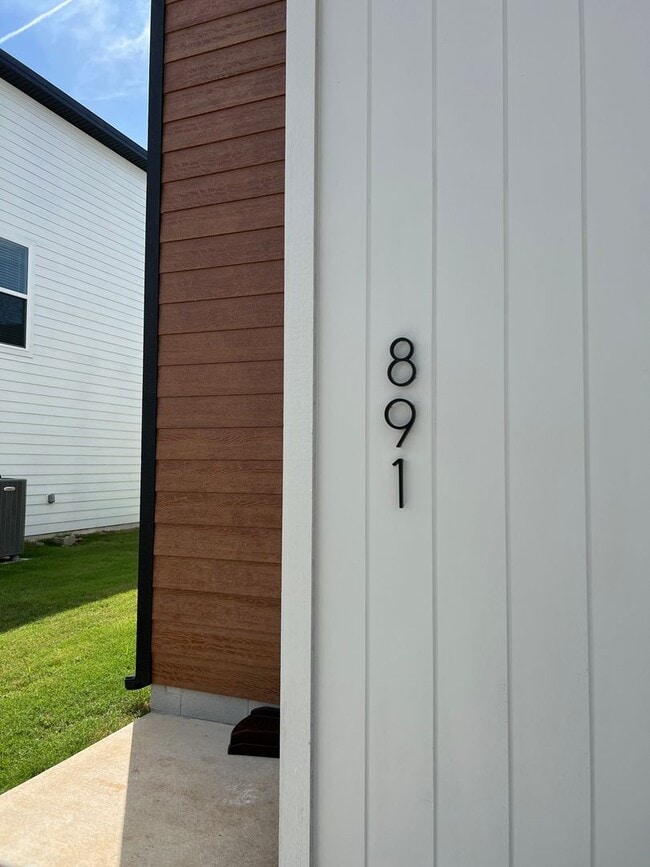 Building Photo - LEASING SPECIAL! 1/2 OFF FIRST MONTHS RENT - Featherston Village - Modern Living - 2 Bedroom/2.5 ...