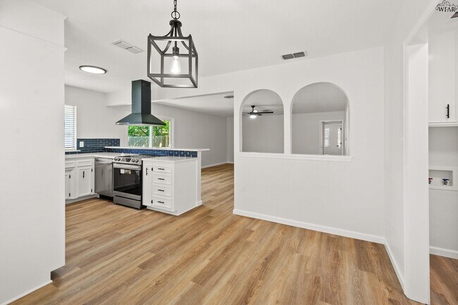 Building Photo - 5 Chanute Cir