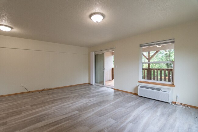 Building Photo - 508 NE Graham St