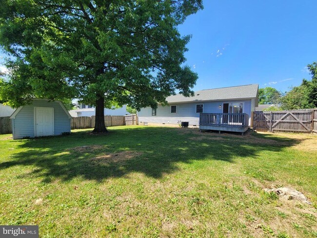 Building Photo - 111 Windcrest Cir