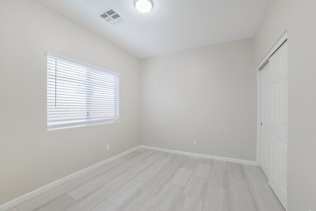 Building Photo - 10240 W Chipman Rd