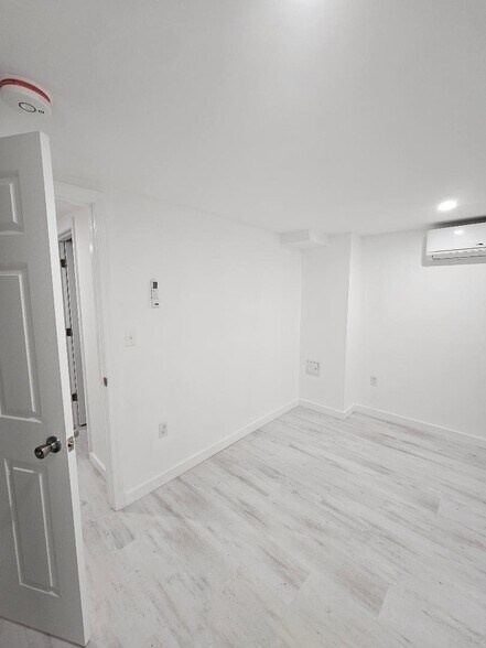 Building Photo - 745 E 39th St