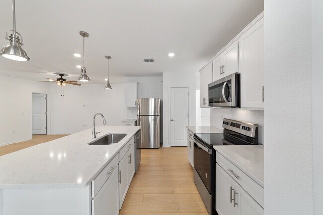 Building Photo - 5543 SW 85th Ave Rd