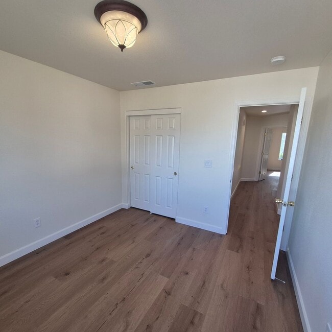 Building Photo - Spacious 4 bedroom Natomas home with Loft