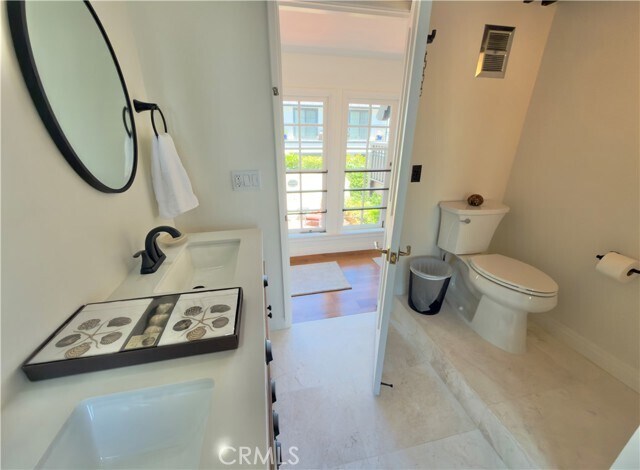 Building Photo - 327 Aster St