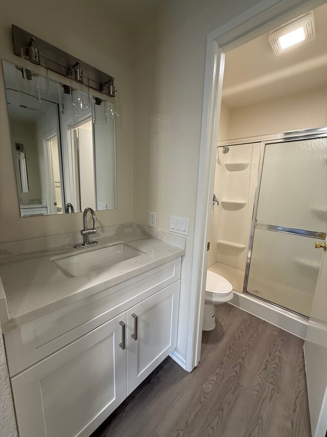 Building Photo - Terrific 2Br/2Ba Condo in Terra Vista II