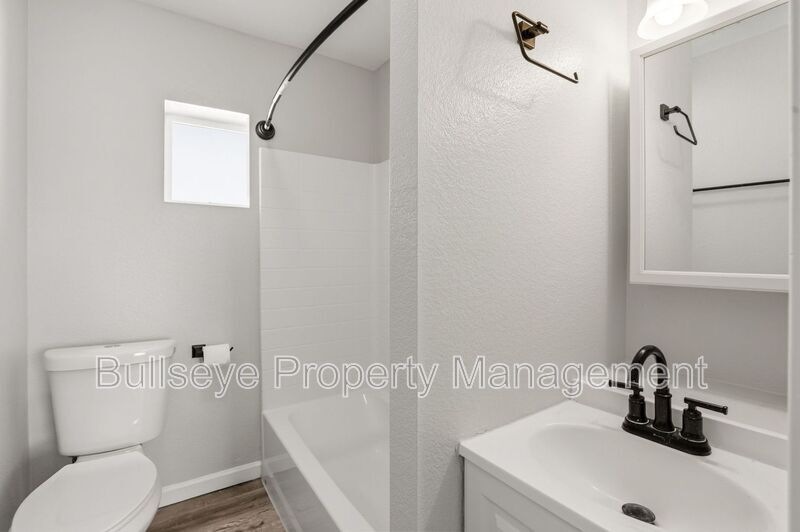 Building Photo - 840 E Turney Ave