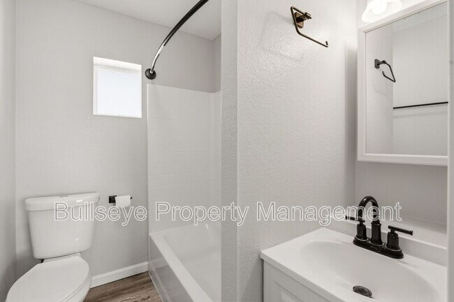 Building Photo - 840 E Turney Ave
