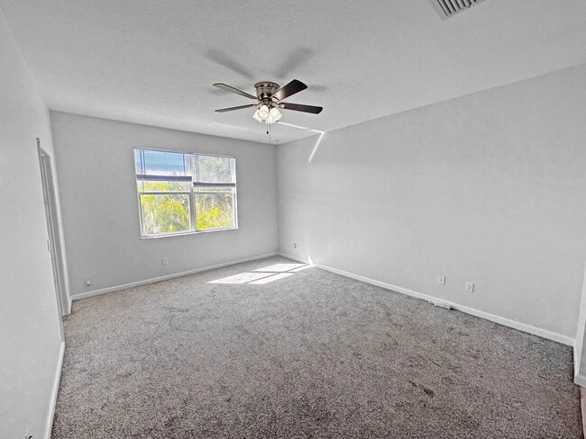 Building Photo - 1452 NW Leonardo Cir