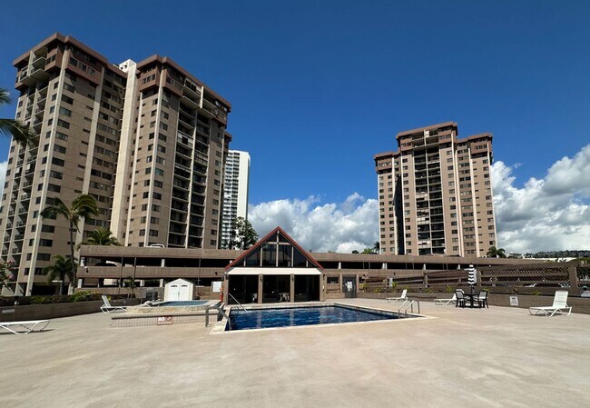 Building Photo - Park at Pearlridge
