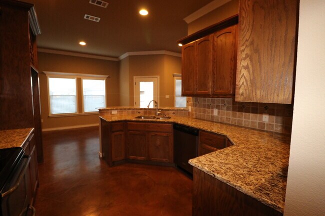 Building Photo - 4  Bedroom Single Famly Home -  Available ...