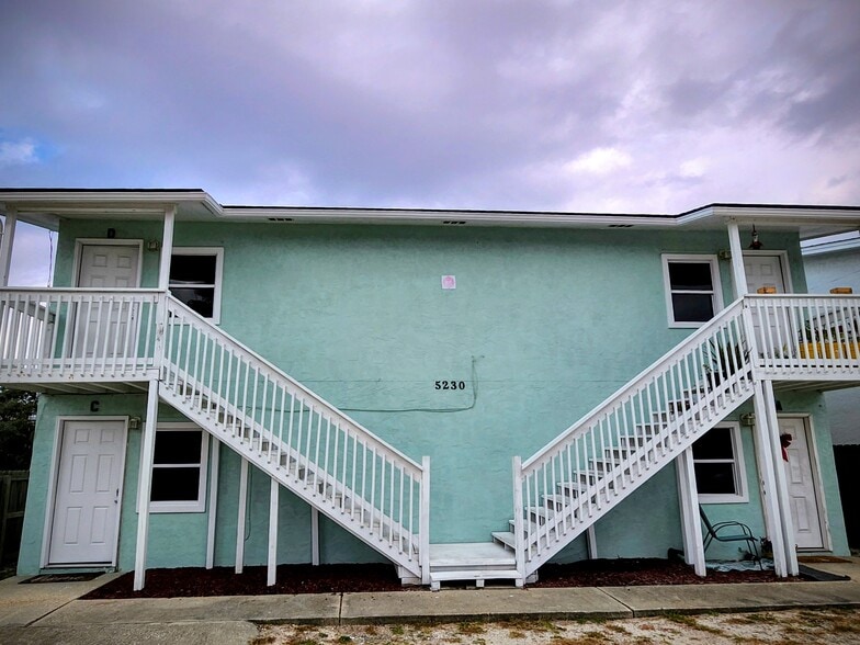 Building Photo - 5230 Beach Dr