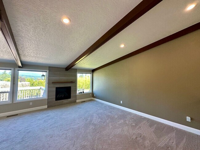 Building Photo - 2710 Lakeridge Ln
