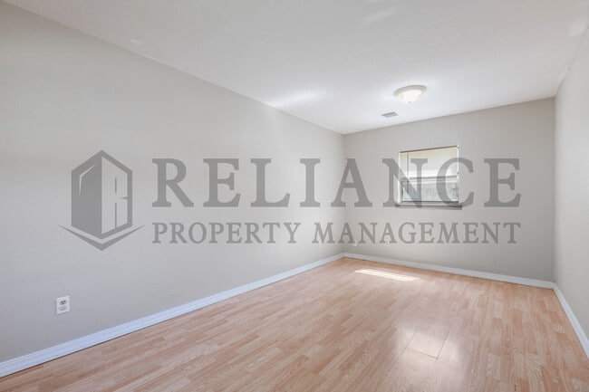 Building Photo - 1146 S Pattie St