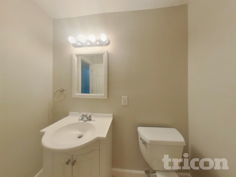 Building Photo - 268 Plumosa Dr