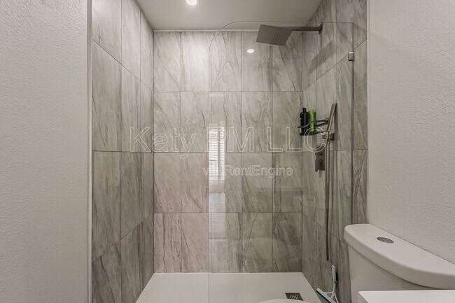 Building Photo - 9708 E Vía Linda