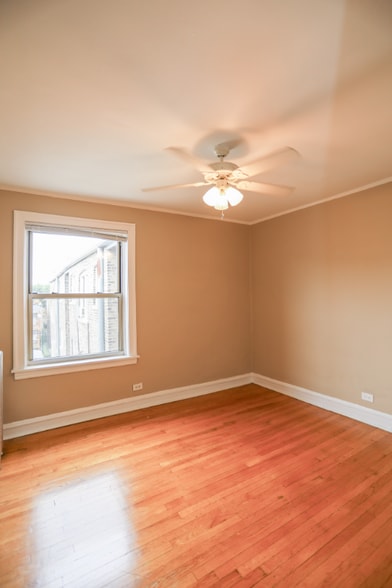 Building Photo - 2242 W Farwell Ave
