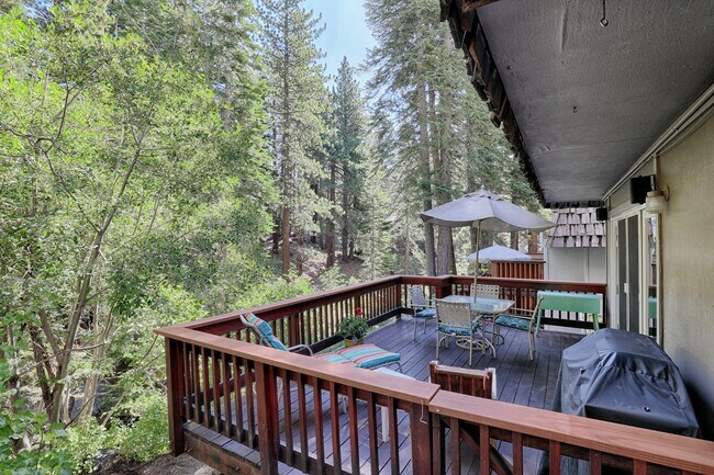 Building Photo - Stand Alone Condo on the Creek!!!