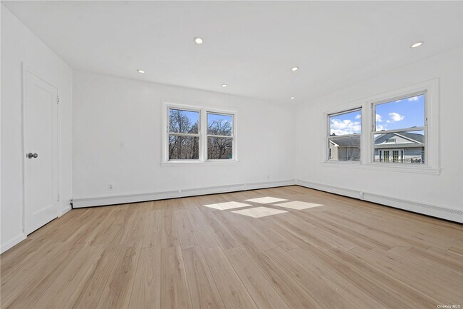 Building Photo - 87-47 Myrtle Ave