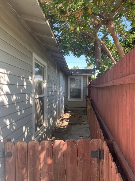 Building Photo - 1923 19th St