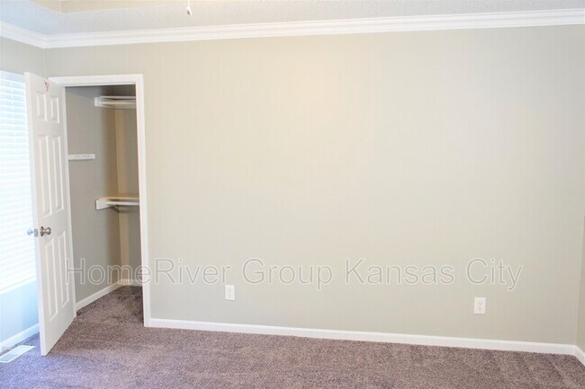 Building Photo - 6315 N Quincy Ave