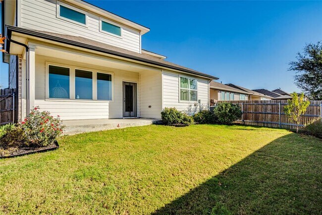 Building Photo - 10932 Defender Trl