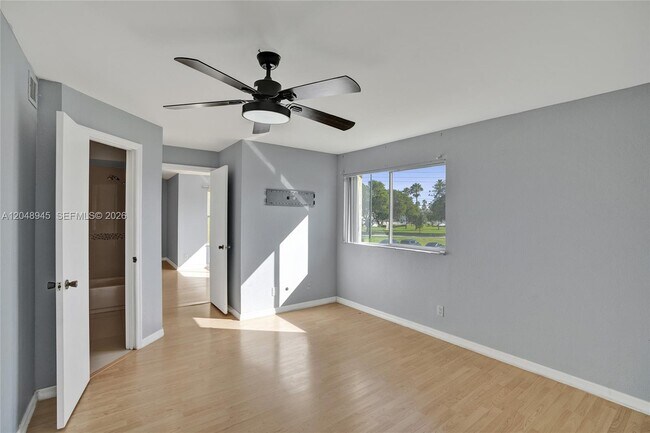 Building Photo - 12760 Vista Isles Dr