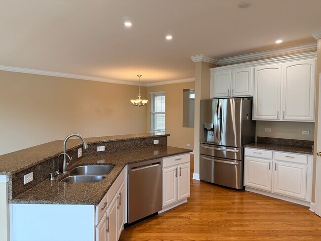Building Photo - 1873 Crenshaw Cir