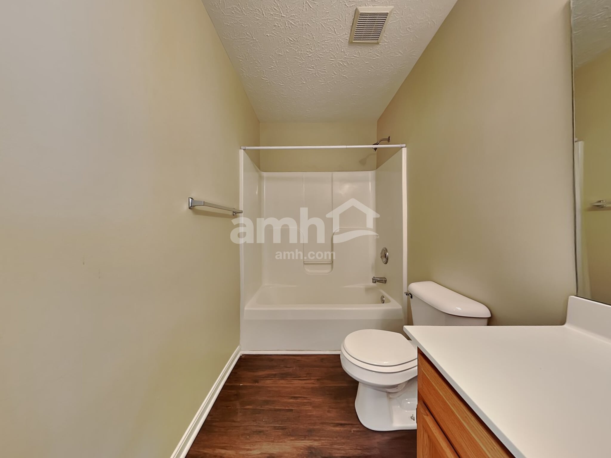 Building Photo - 3300 Whispering Woods Dr