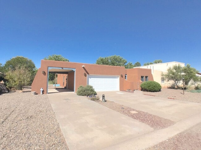 Building Photo - Spacious 2BR/2BA located on Golf Course in Rio Communities. Hardwood floors in living space. 2 Ca...