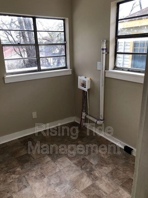 Building Photo - 1131 8th Ave W