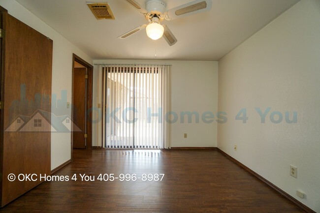 Building Photo - Nice NW OKC 2 Bed, 2 Bath  Duplex