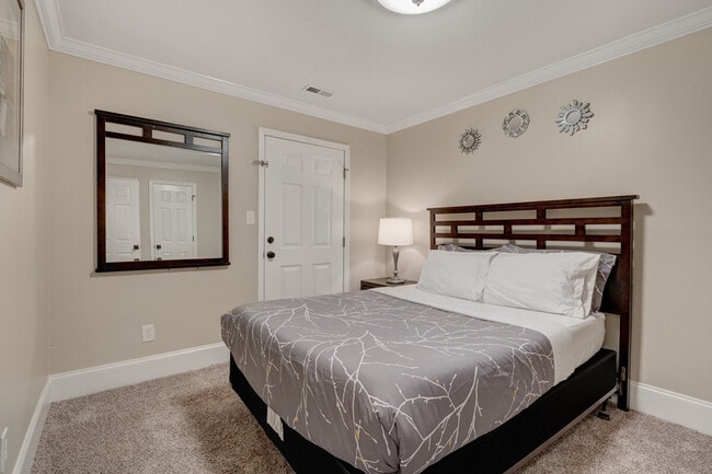 Building Photo - 2225 Summit St