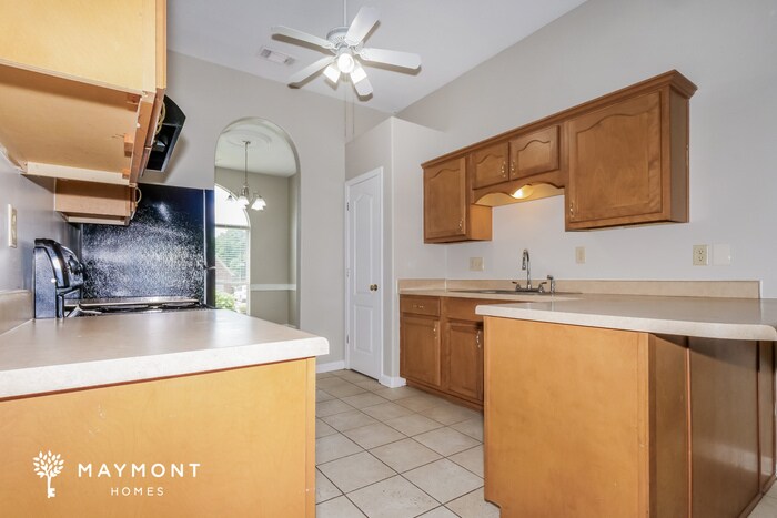 Building Photo - 20 Lakewood Cove