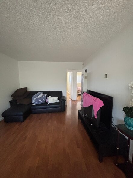 Building Photo - 990 Helen Ave