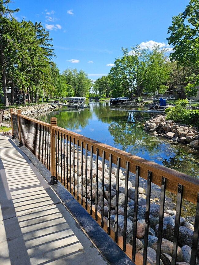 Building Photo - 5913 Lake Edge Rd