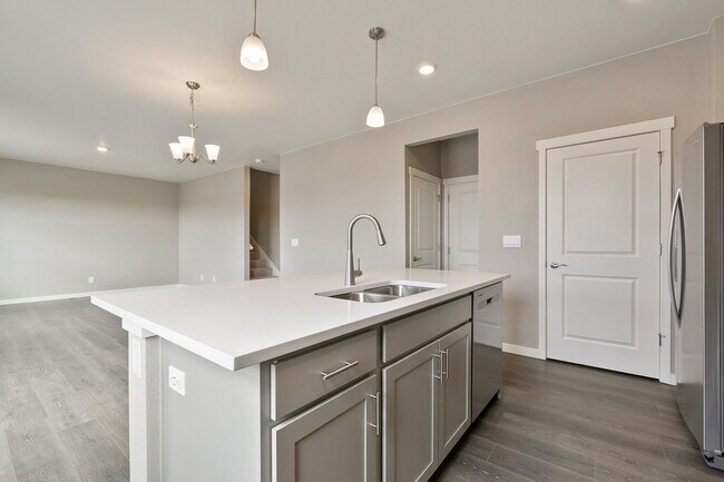 Building Photo - 1939 Knobby Pine Dr