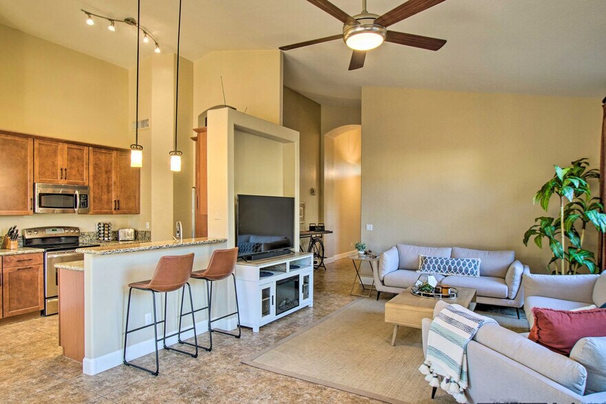 Building Photo - 3055 N Red Mountain