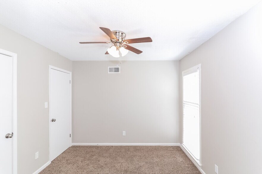 Building Photo - 7298 Cedar Ln Dr