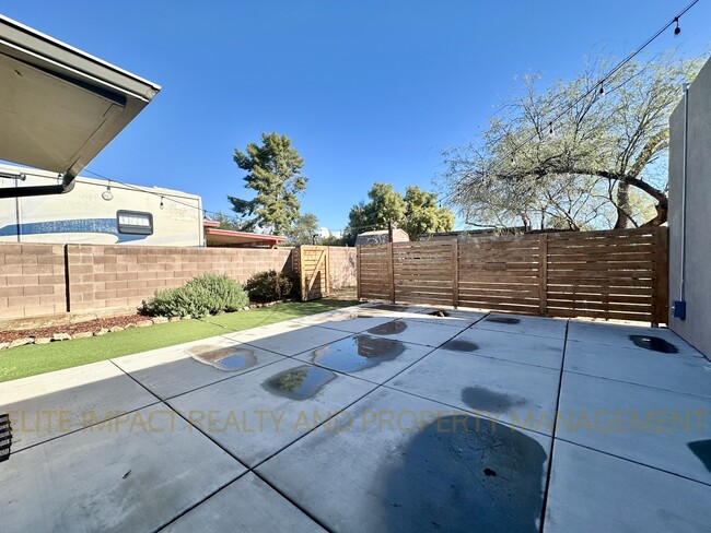 Building Photo - 2140 N Northway Ave