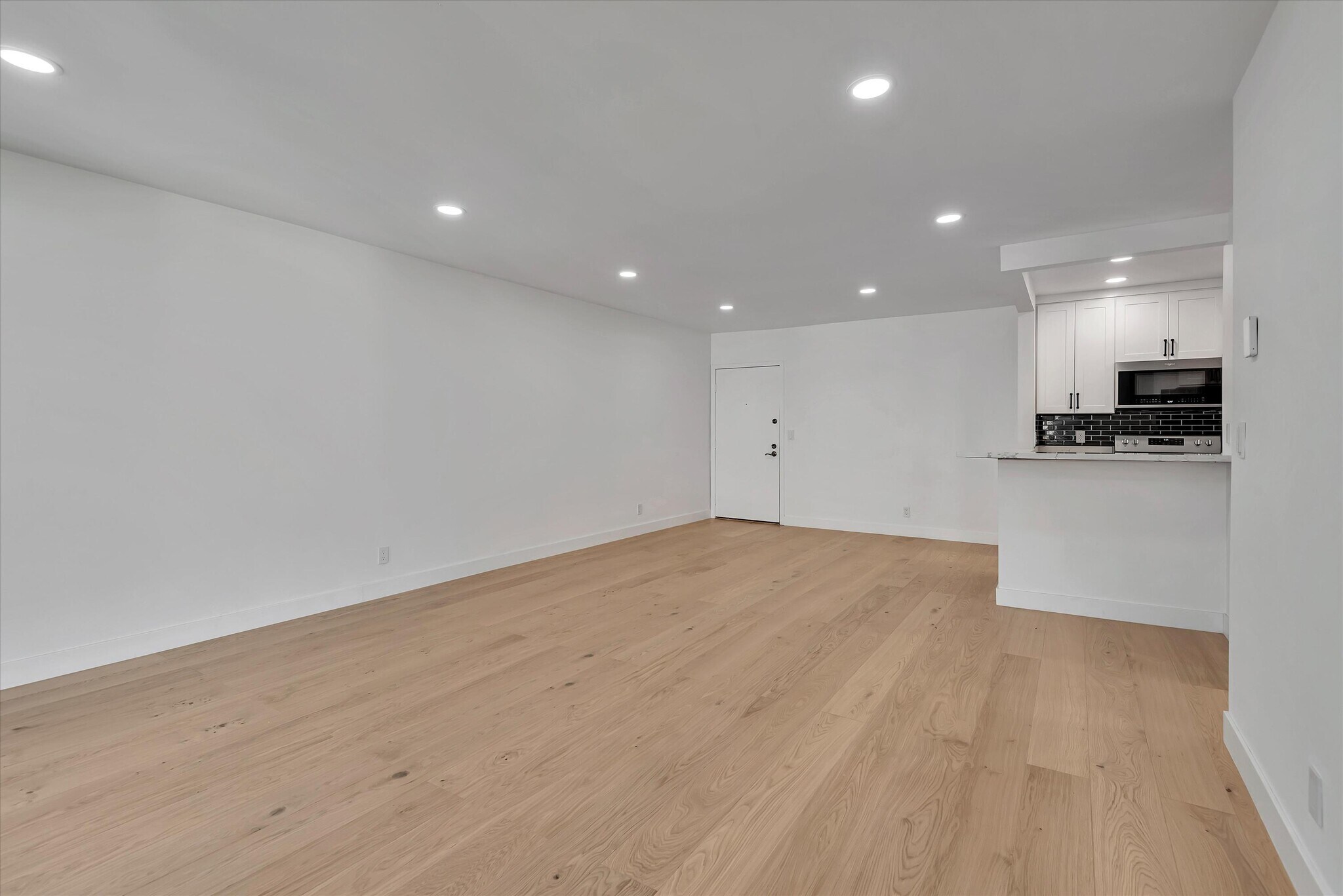 Building Photo - 8650 Gulana Ave