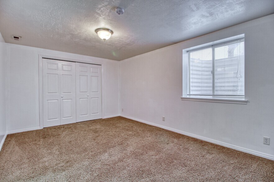 Building Photo - 492 N 1120 E