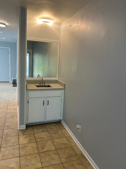 Building Photo - 6419 Baker Ct