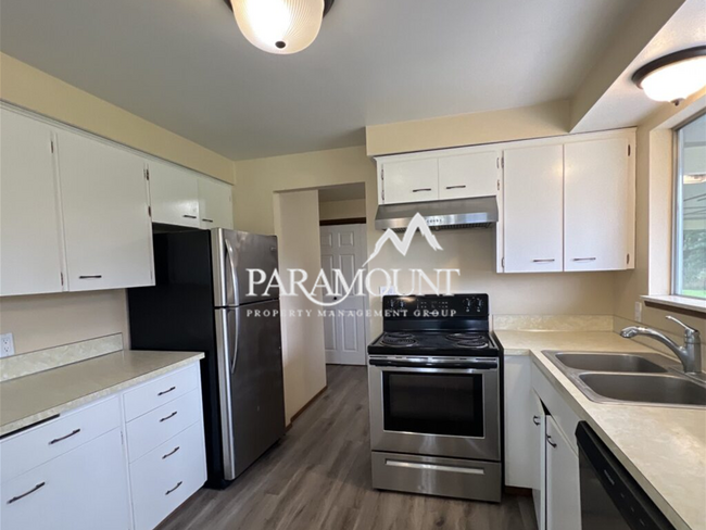 Building Photo - Tucked Away Upper 2 Bedroom Duplex in Port Orchard