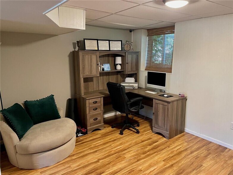 Building Photo - 901 Summer St NE