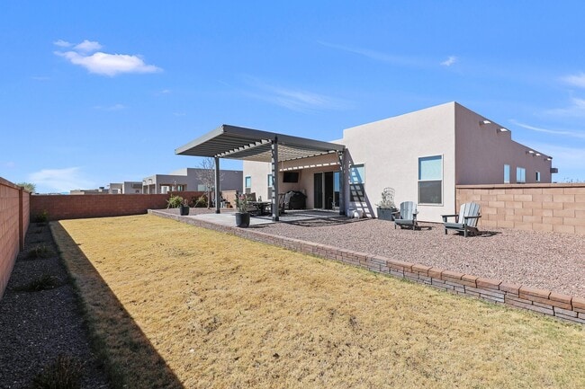 Building Photo - Beautifully Maintained 3 Bedroom Home in Mesa Village